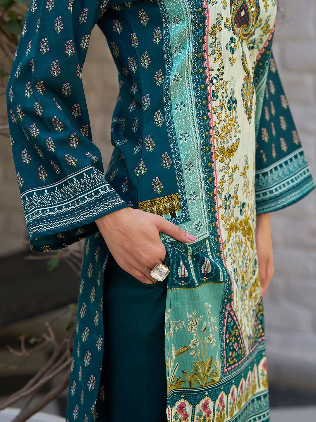 Dhiyona VA Women's Floral Printed Regular Beads and Stones Kurta with Trousers & With Dupatta