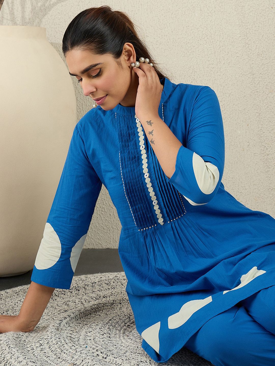 Women Printed Pleated Pure Cotton Kurta with Trousers