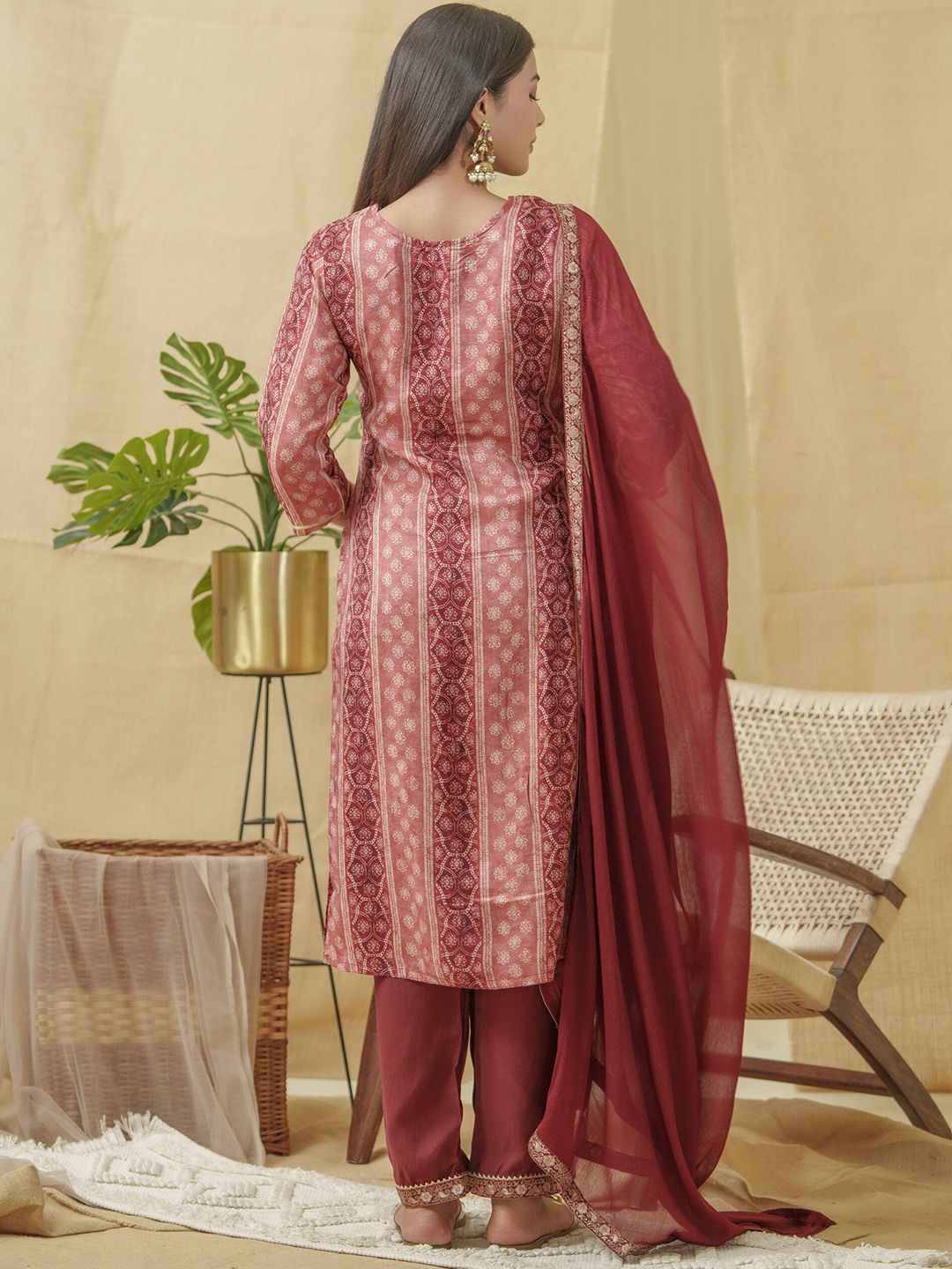 Dhiyona PD Women Bandhani Printed Thread Work Linen Kurta With Trousers & Dupatta