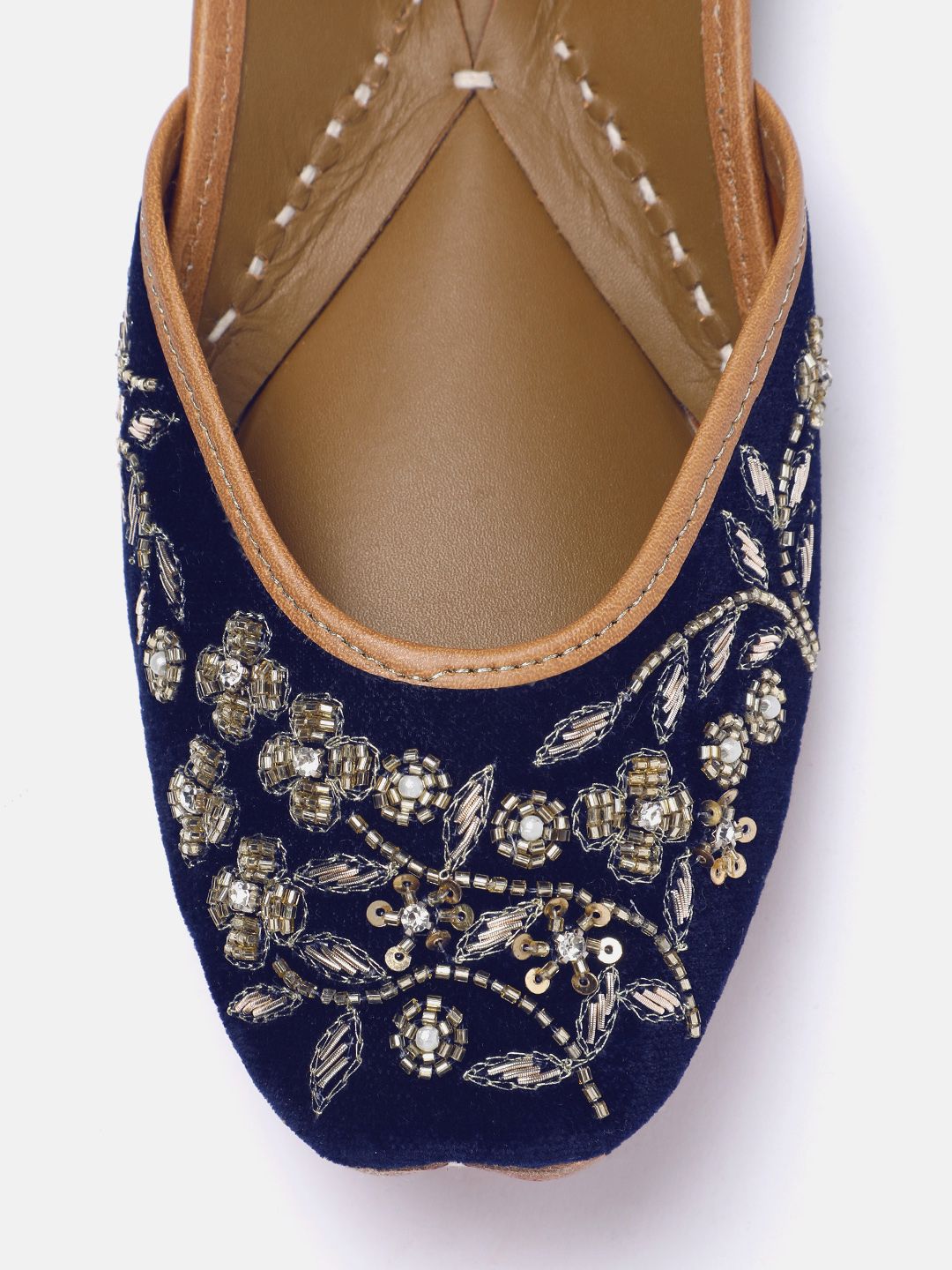 Dhiyona HOP Women Floral Embroidered Ethnic Mojaris