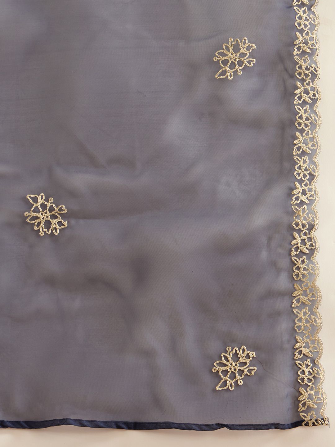 Women Embroidered Regular Thread Work Kurta with Trousers & Dupatta