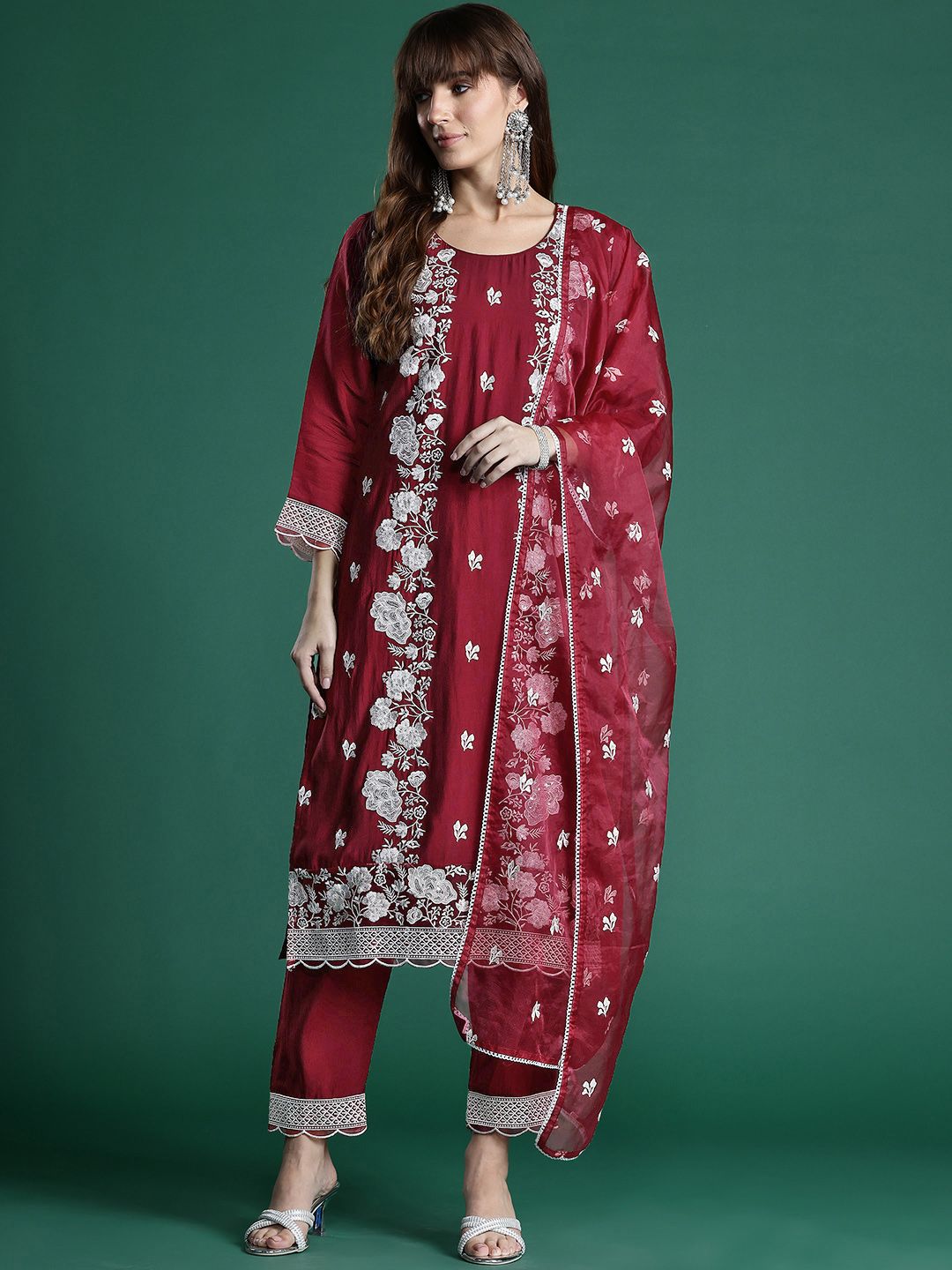 Floral Embroidered Panelled Thread Work Kurta With Trousers & Dupatta