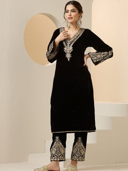 Dhiyona IS Women's Women Floral Embroidered Regular Thread Work Velvet Kurta with Trousers