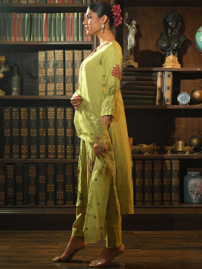 Floral Printed Thread Work Straight Kurta With Trousers & With Dupatta