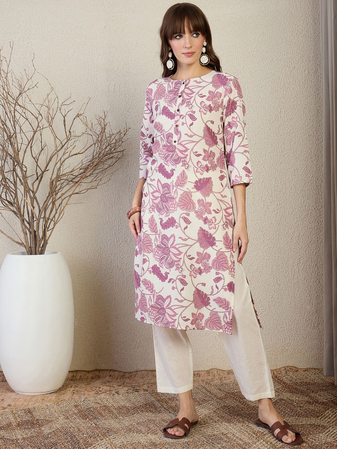 Dhiyona IE Floral Printed Round Neck Straight Kurta