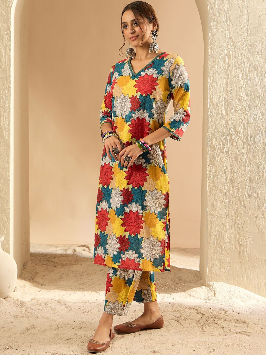 Dhiyona IE Women Floral Printed Regular Pure Cotton Kurta with Trousers