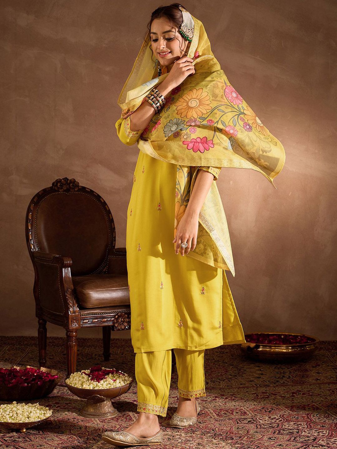Dhiyona IE Floral Embroidered Thread Work Straight Kurta With Trousers & Dupatta