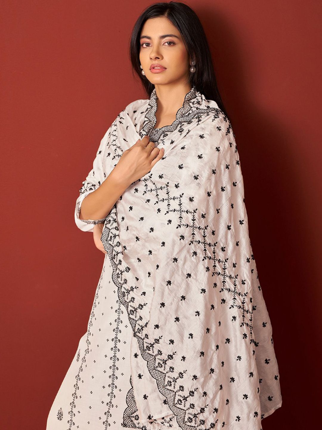 Dhiyona IE Women Ethnic Motifs Woven Design Kurta with Trousers & Dupatta
