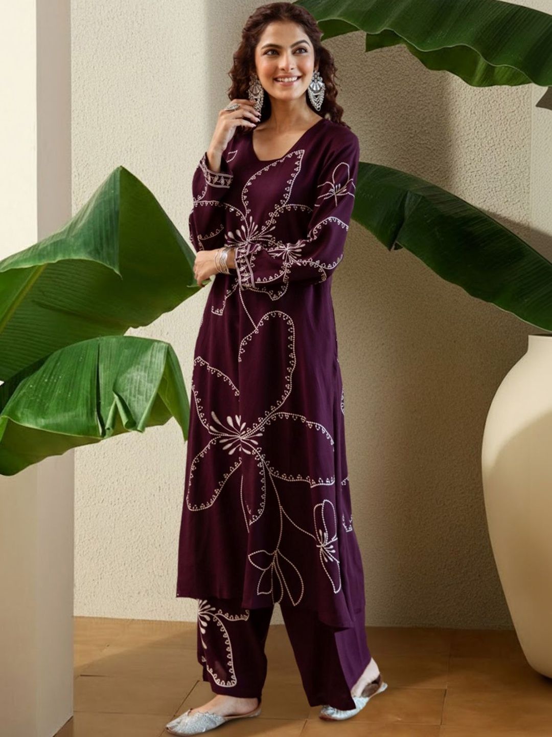 Dhiyona IE Women Floral Printed Regular Thread Work Kurta with Trousers