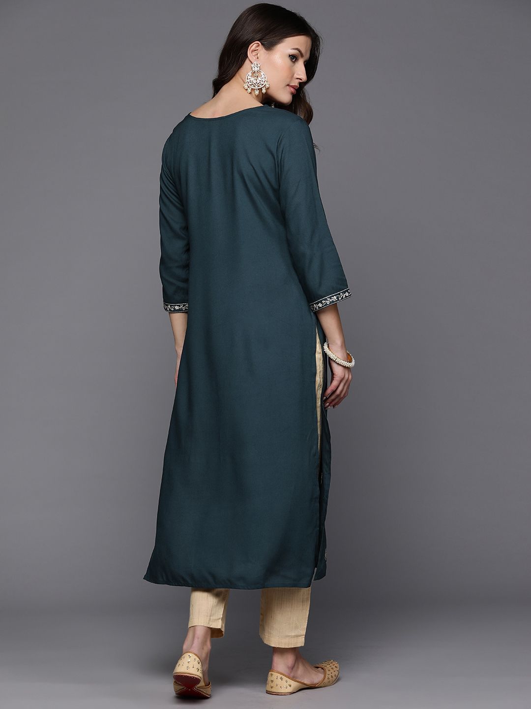 Dhiyona IE Women Floral Embroidered Sequinned Kurta