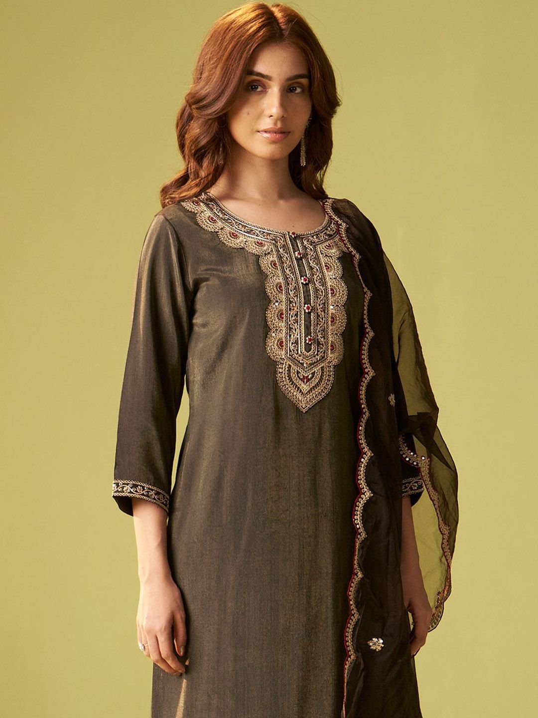 Dhiyona IE Women Floral Embroidered Kurta with Trousers & Dupatta