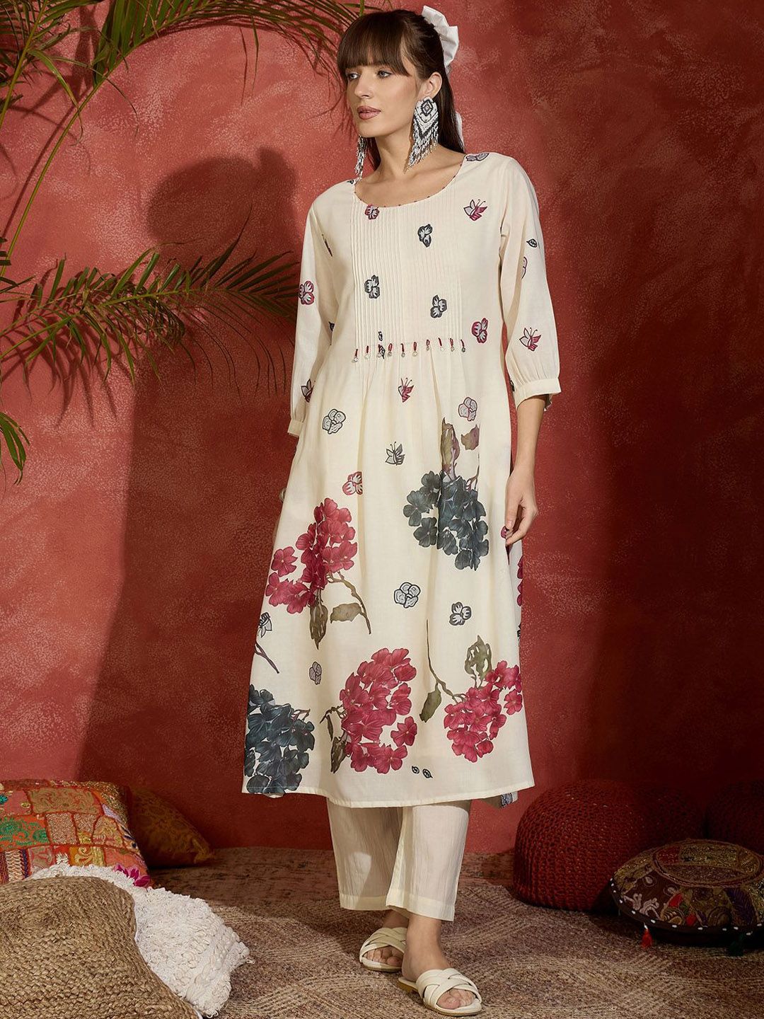 Women Floral Printed Regular Beads and Stones Pure Cotton Kurta with Trousers