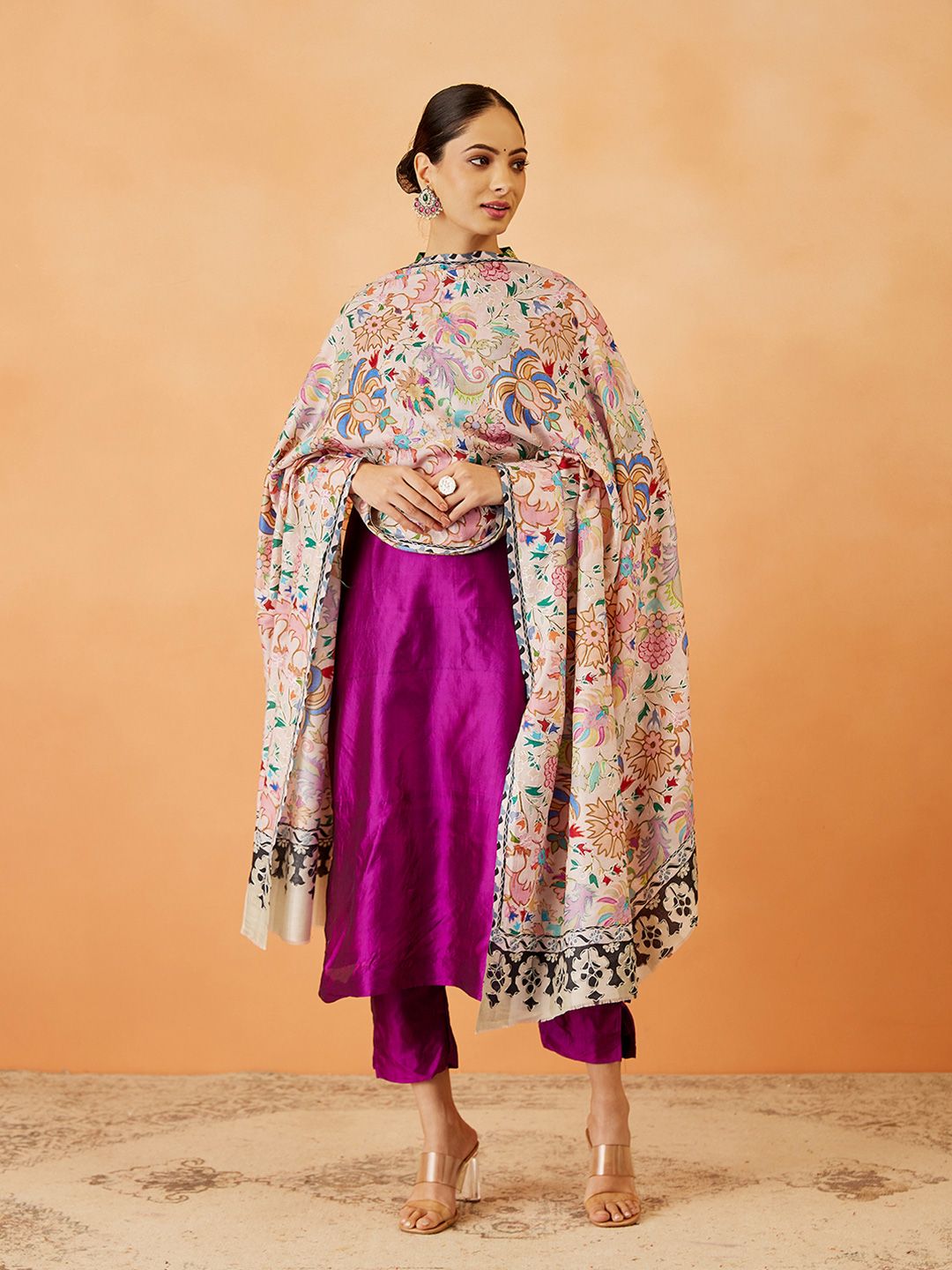 Dhiyona PA Women Floral Embroidered Shawl