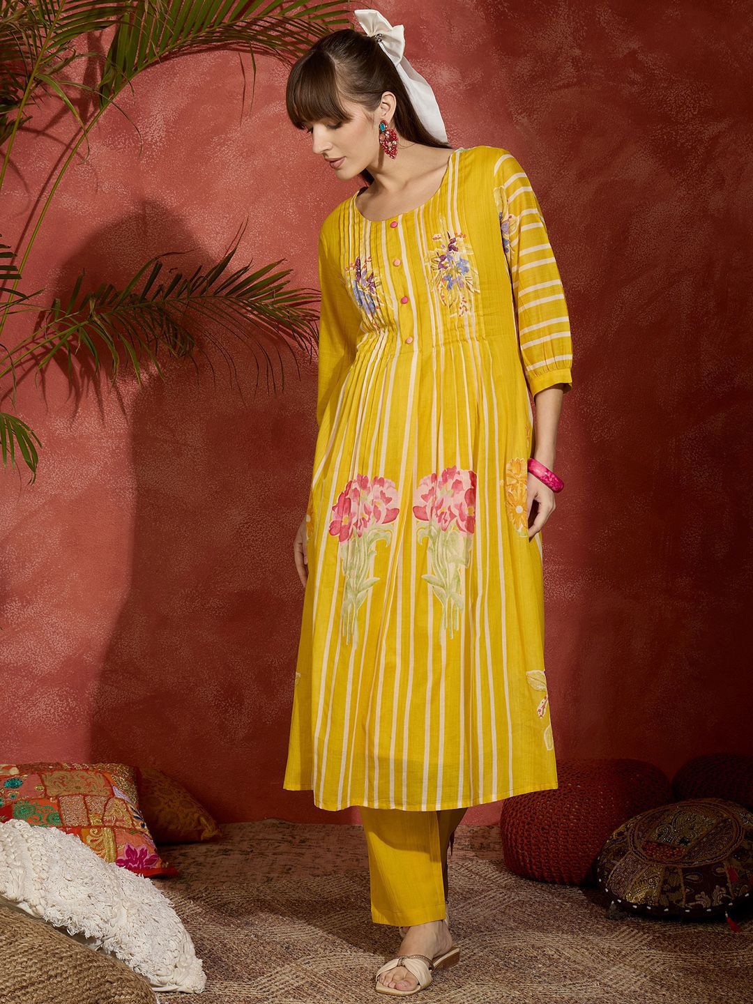 Women Floral Printed Pure Cotton Kurta with Trousers