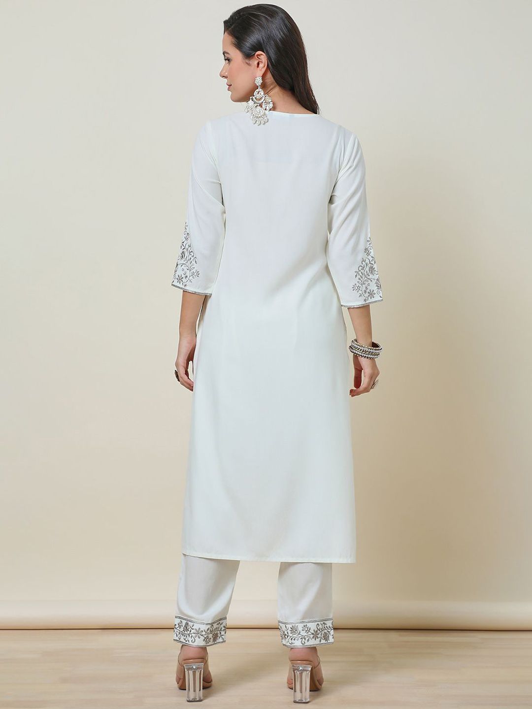 Dhiyona SO Women's Rayon Embroidered Kurta Set With Thread Work