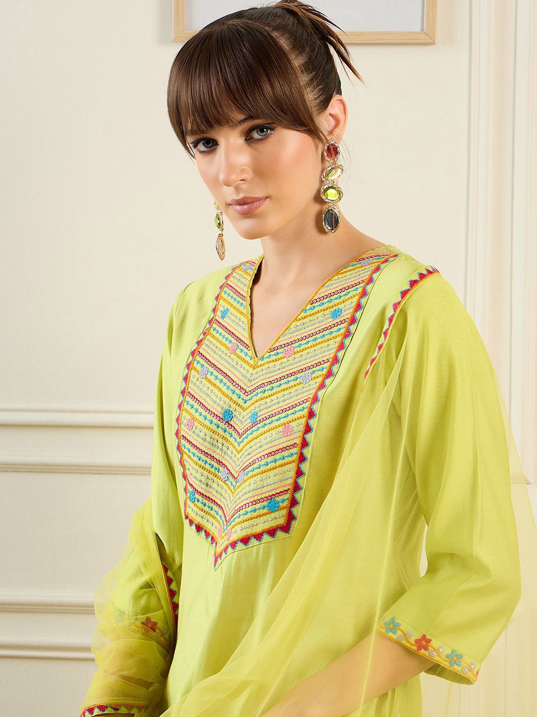 Dhiyona IE Geometric Embroidered Thread Work Liva Straight Kurta With Trousers & Dupatta