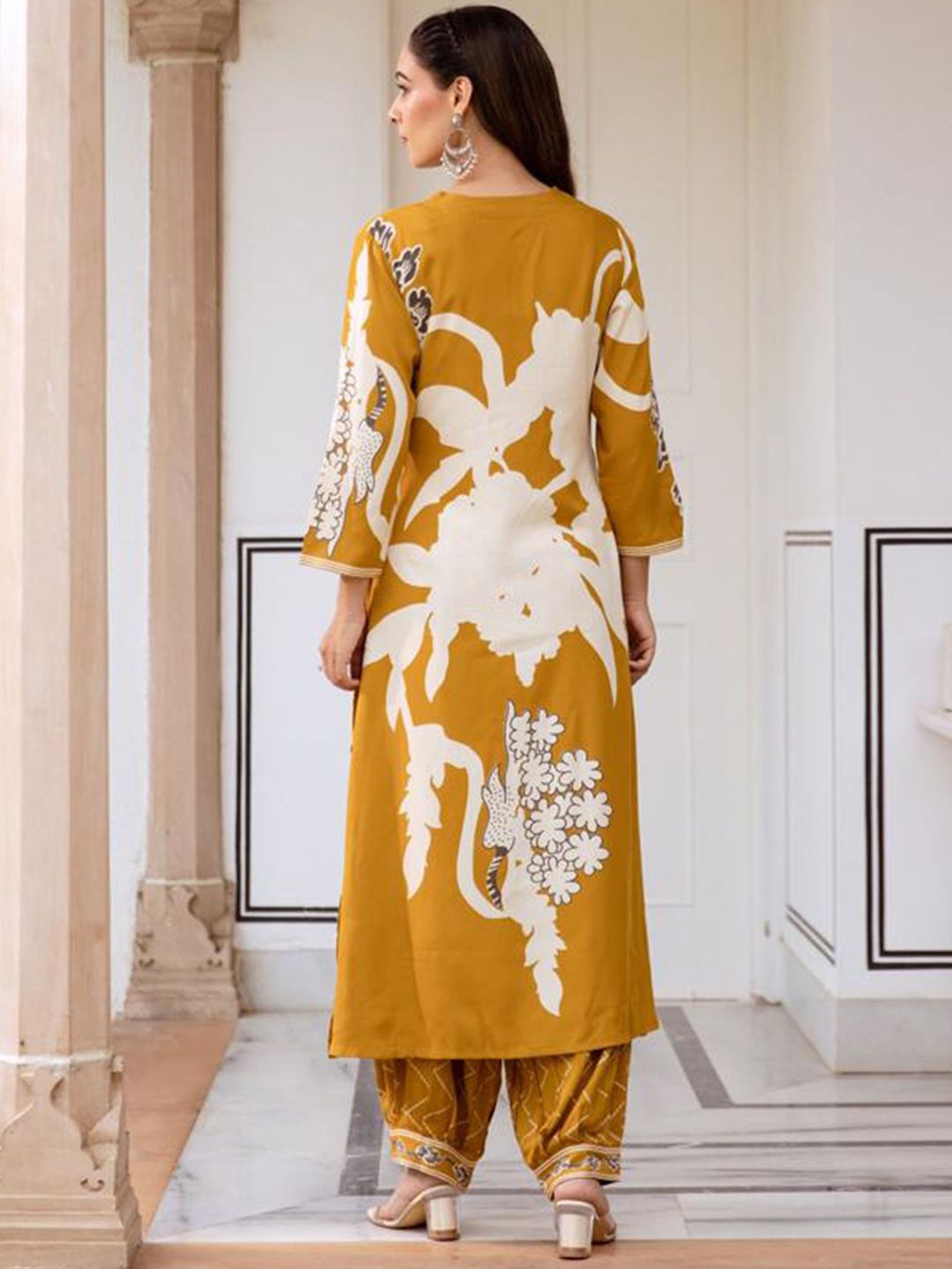 Women Floral Printed Regular Sequinned Kurta with Salwar