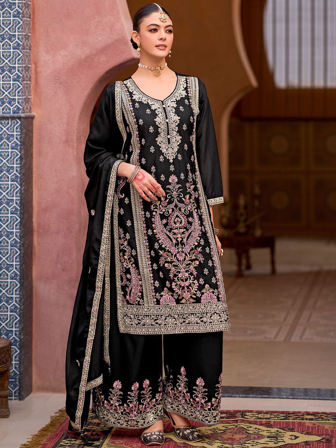 Motifs Embroidered Sweetheart Neck Zari Straight Kurta With Palazzos & Dupatta