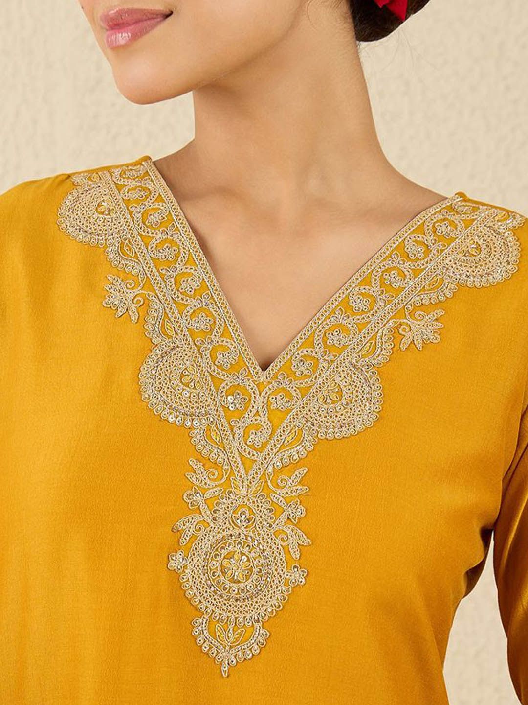 Ethnic Motifs Embroidered Sequinned Kurta With Trousers