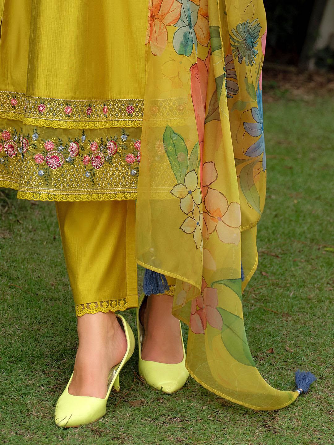 Floral Embroidered V-neck Thread Work Kurta With Trousers & Dupatta