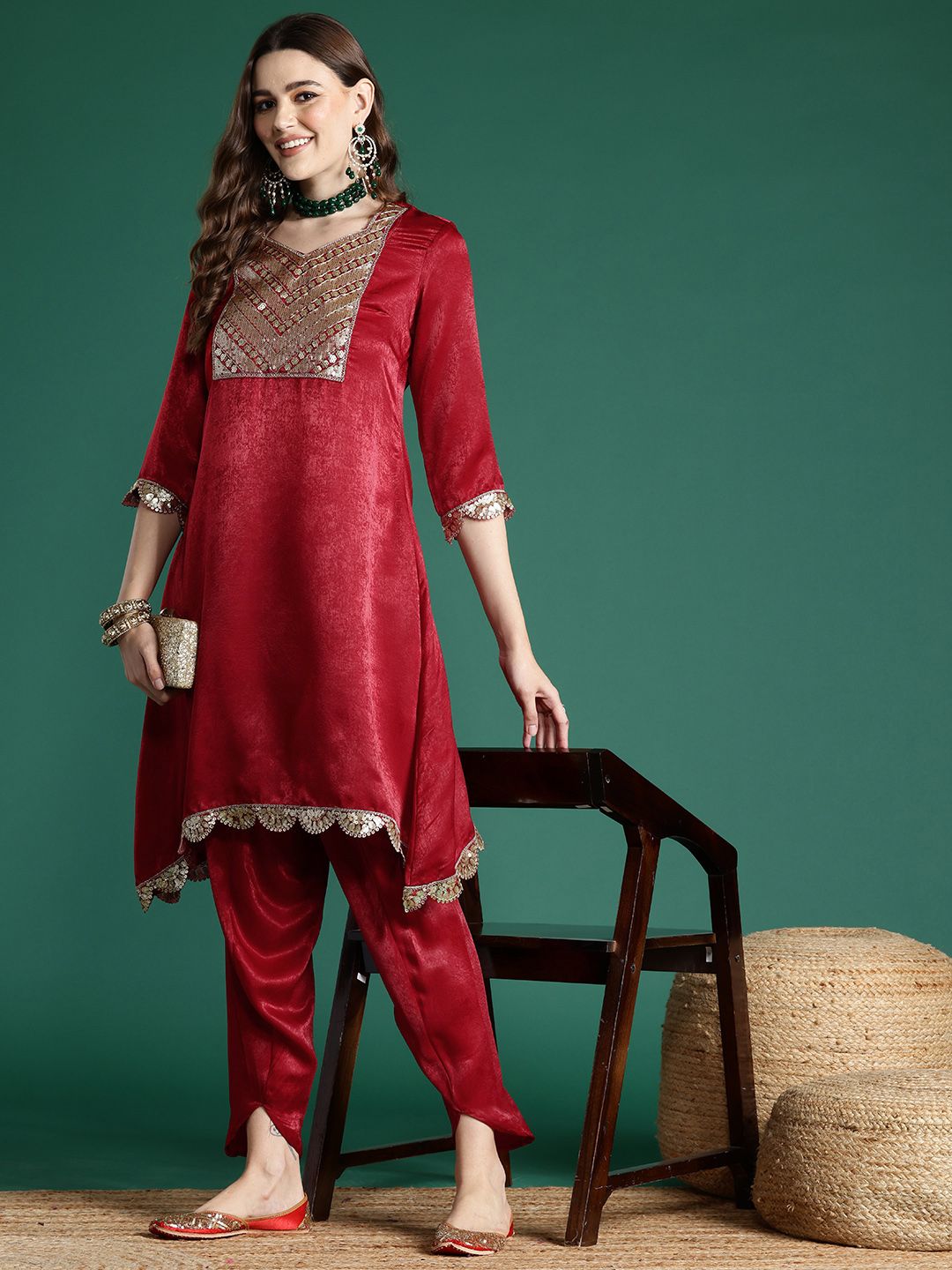 Dhiyona SN Women's Velvet Finish Embellished Kurta Set