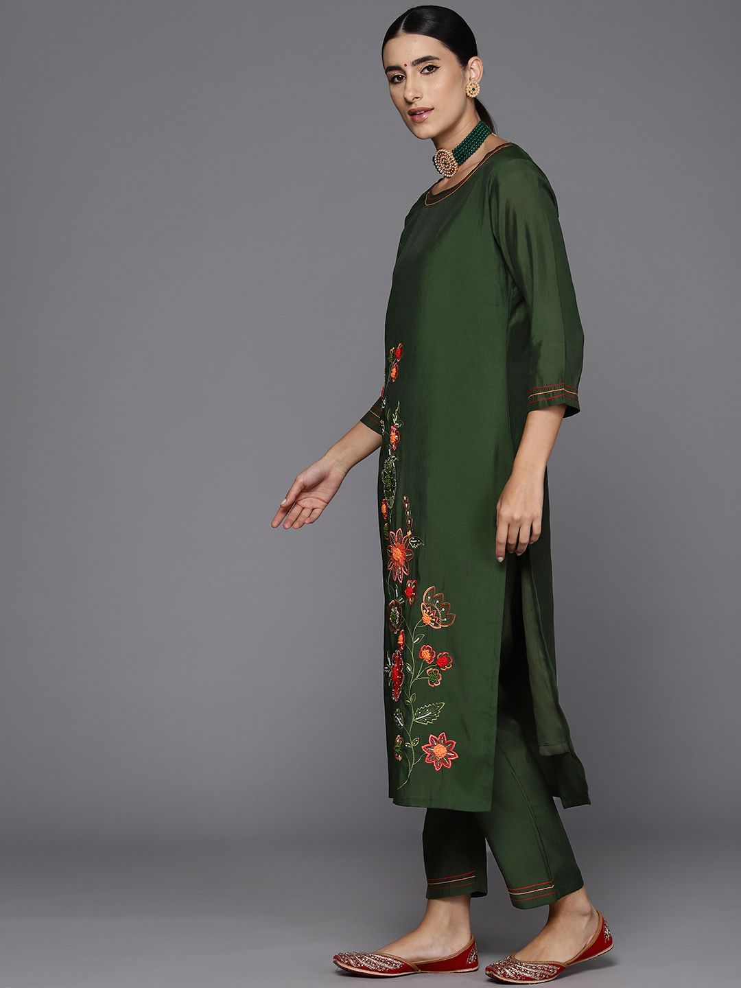 Women Floral Embroidered Regular Sequinned Kurta with Trousers & With Dupatta