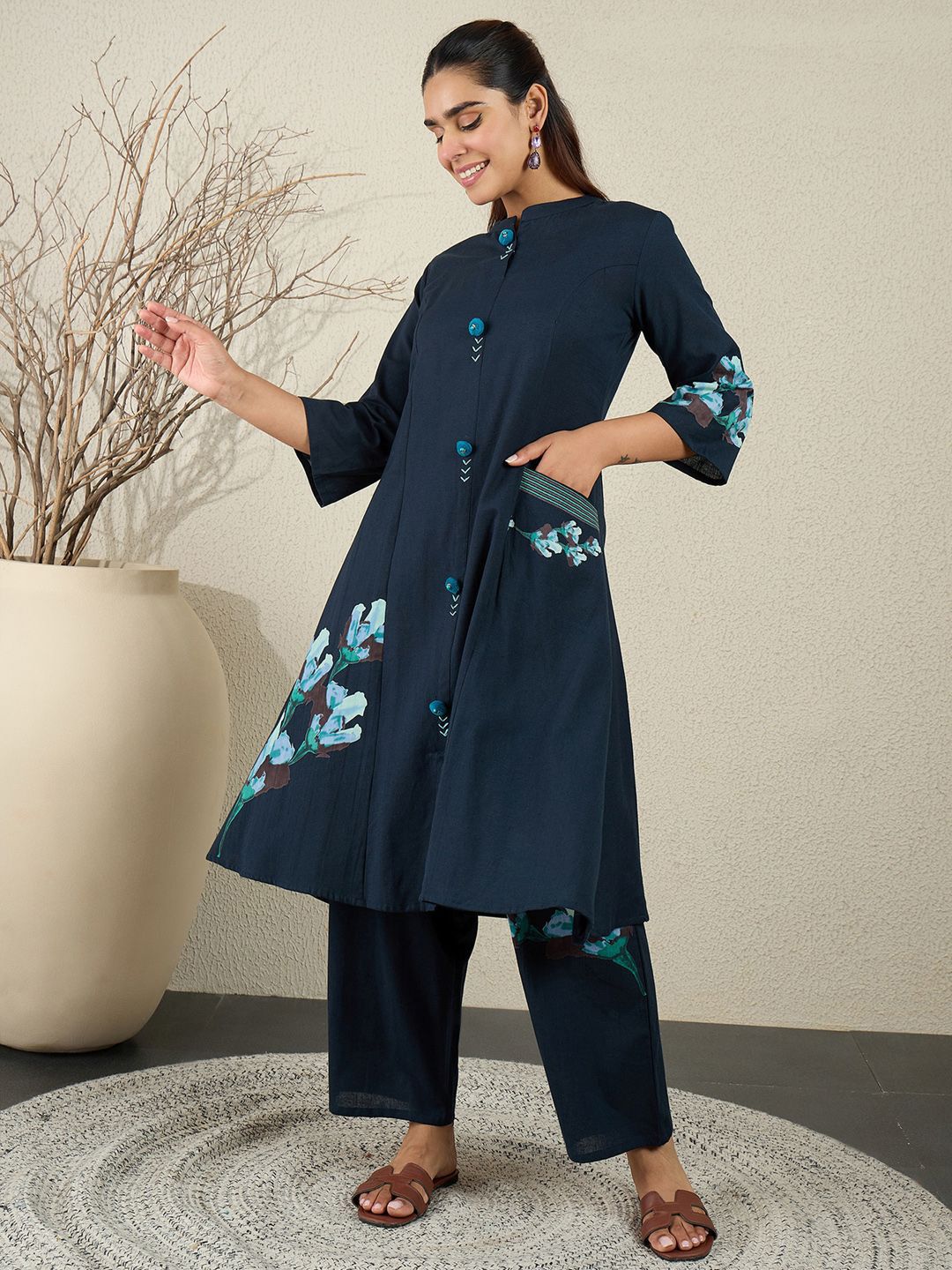Women Floral Printed Mandarin Collar Pure Cotton Kurta with Trousers