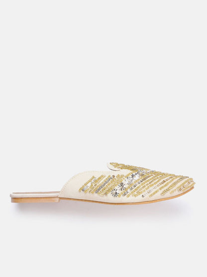 Dhiyona HOP Women Beads Embellished Ethnic Mules