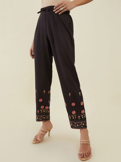 Dhiyona SO Women's Women Floral Embroidered Thread Work Kurta with Trousers