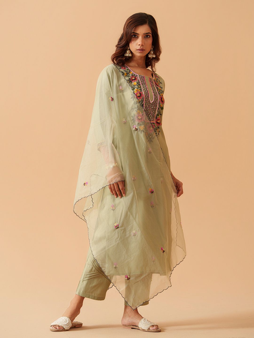Dhiyona PD Women Women Floral Embroidered Kurta with Trousers & Dupatta