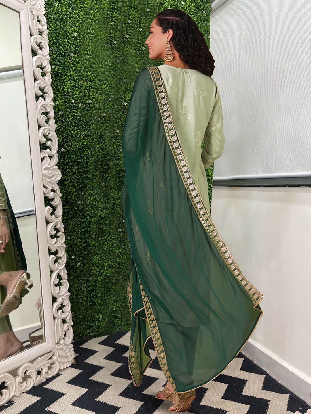 Dhiyona KL Women Regular Sequinned Kurta with Trousers & With Dupatta