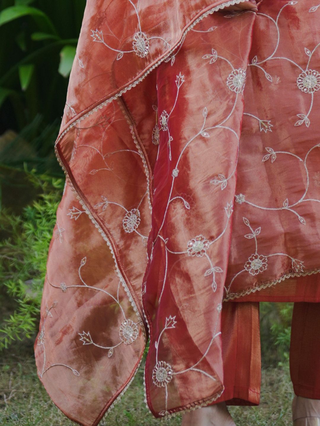 Women Floral Embroidered Regular Liva Kurta with Trousers & With Dupatta