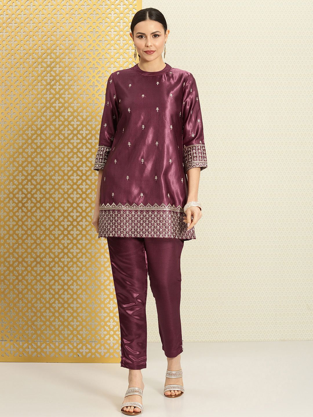 Dhiyona PD Women Women Jashn Round Neck Sequinned Aari Work Kurti With Trouser