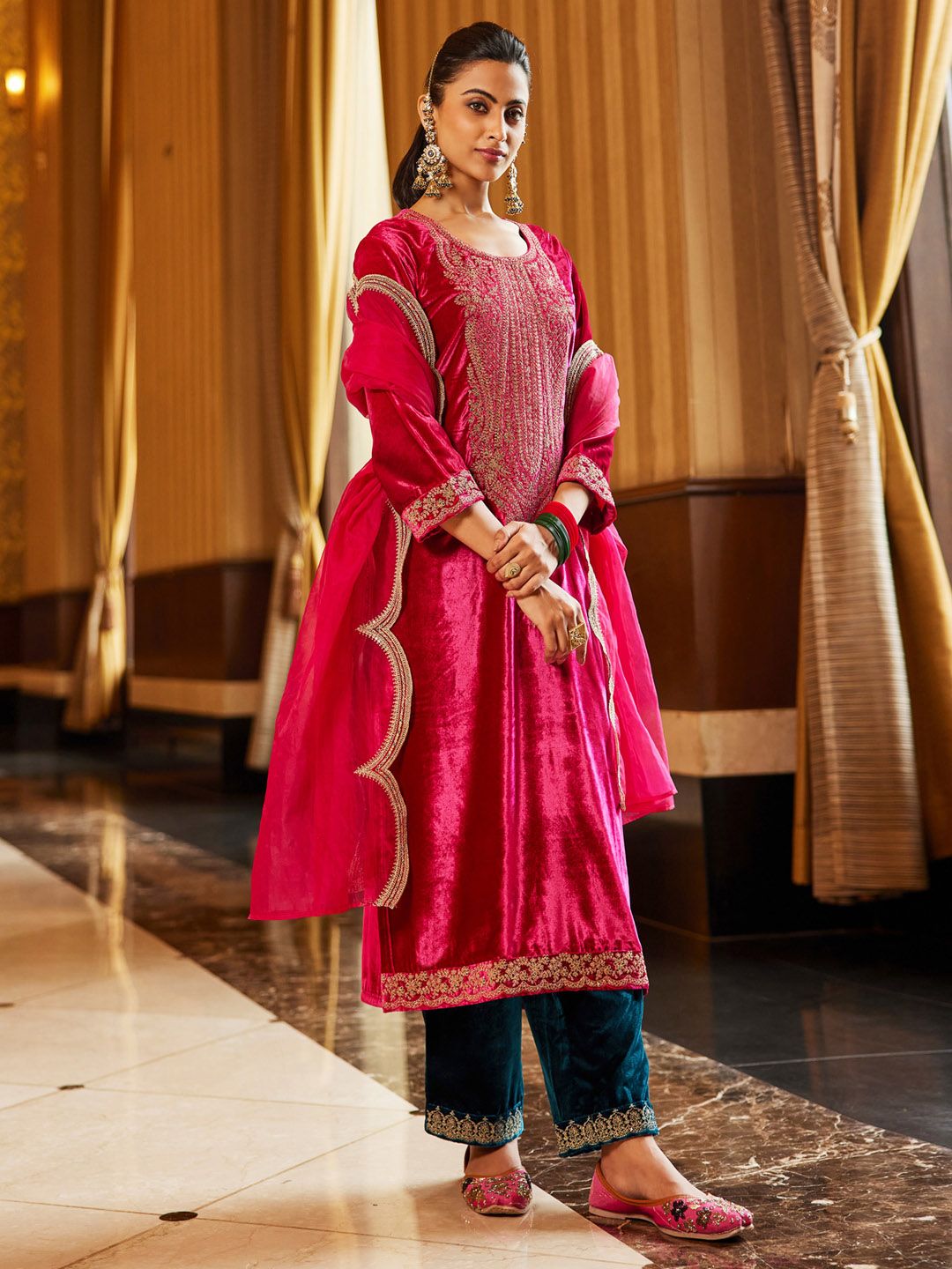 Women Ethnic Motifs Embroidered Regular Sequinned Velvet Kurta with Trousers & With Dupatta