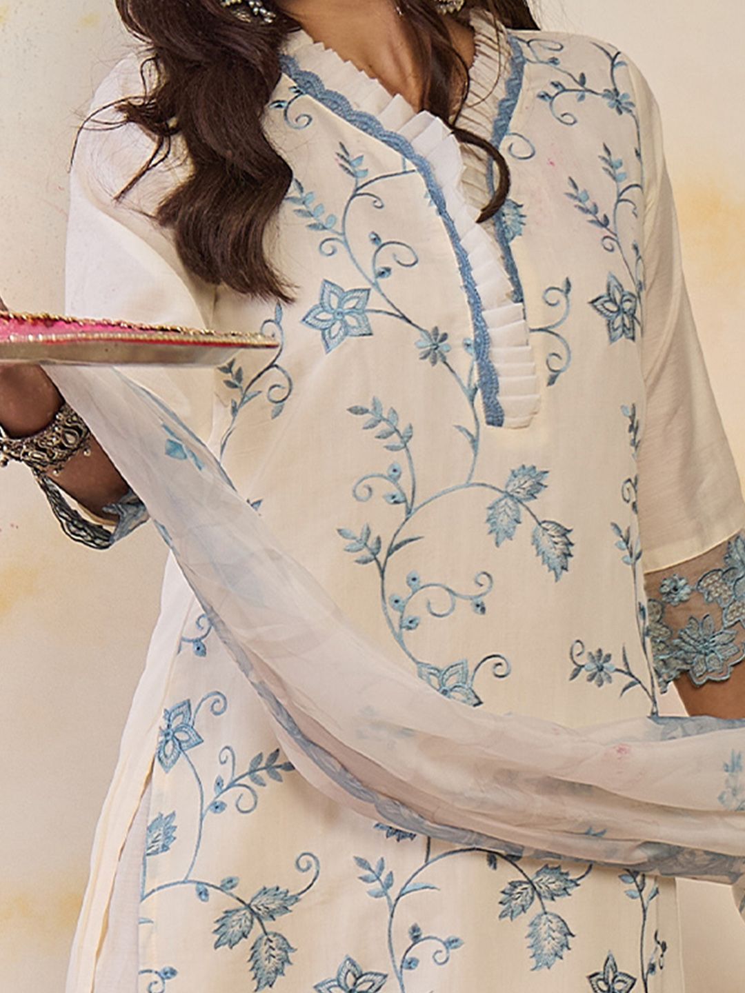 Women Floral Embroidered Regular Kurta with Trousers & With Dupatta
