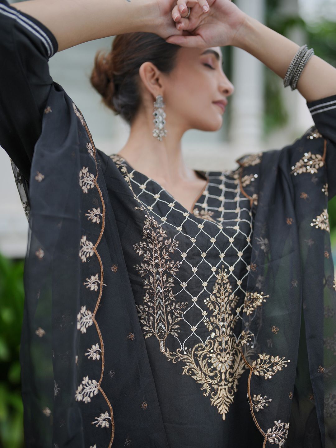 Floral Embroidered Thread Work Liva Kurta with Trousers & Dupatta