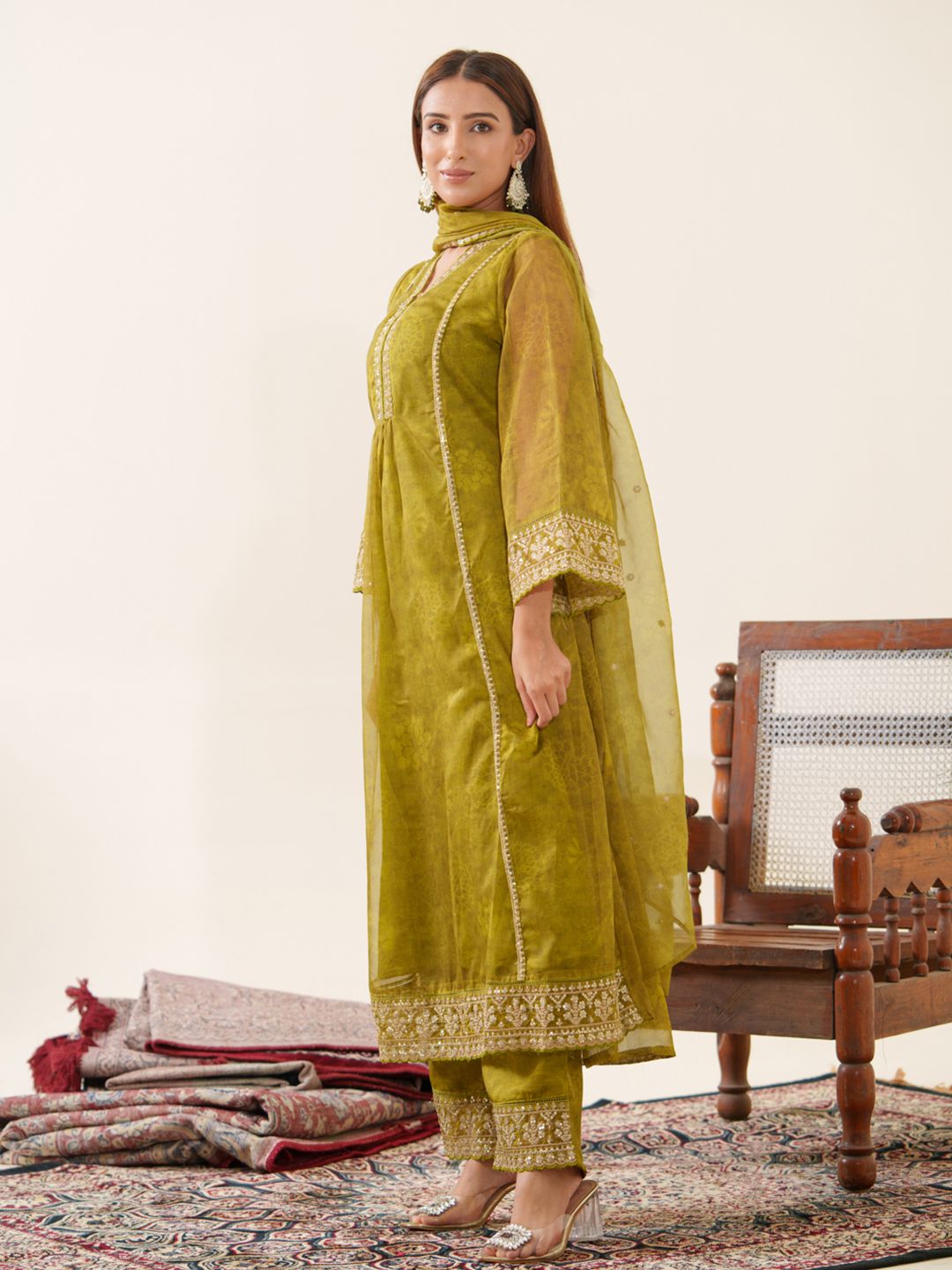 Dhiyona PD Women Floral Embroidered V-Neck Organza A-Line Kurta With Trousers & Dupatta