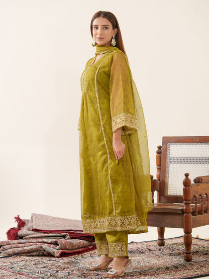 Dhiyona PD Women Floral Embroidered V-Neck Organza A-Line Kurta With Trousers & Dupatta