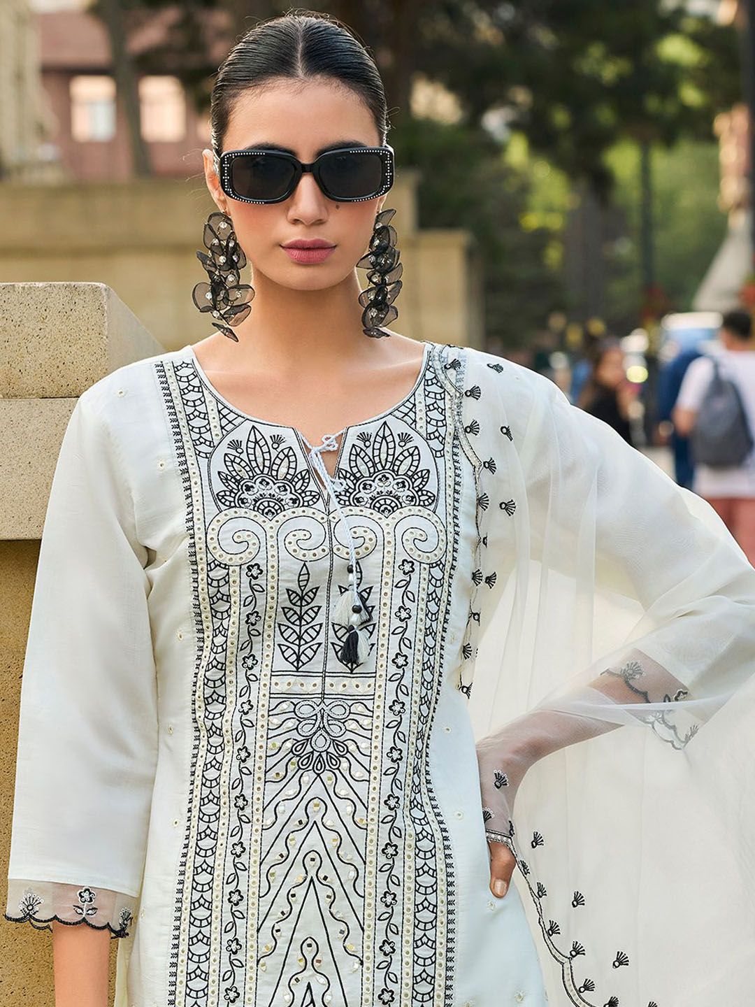 Women Floral Embroidered Kurta with Trousers & Dupatta