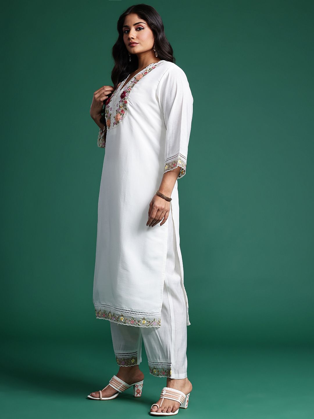 Plus Size Floral Embroidered Beads & Stones Kurta with Trousers & With Dupatta