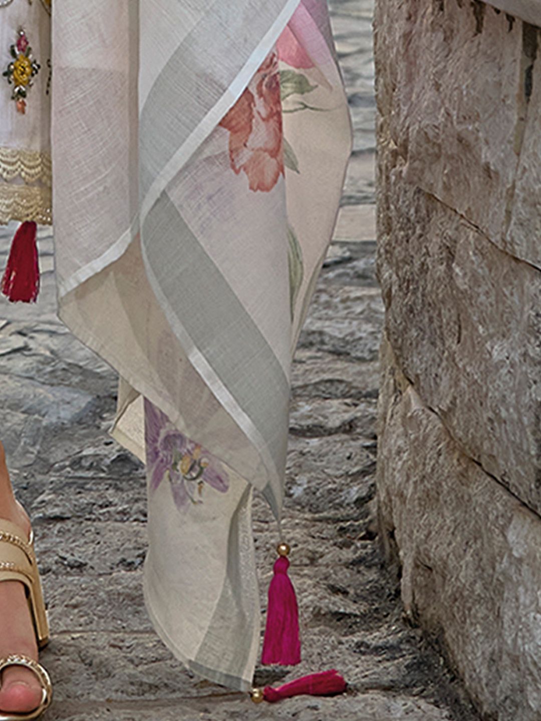 Floral Embroidered Regular Thread Work Pure Cotton Kurta with Trousers & Dupatta