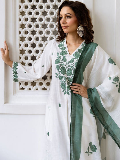 Dhiyona IE Women Floral Embroidered Empire Thread Work Pure Cotton Kurta with Trousers & With Dupatta