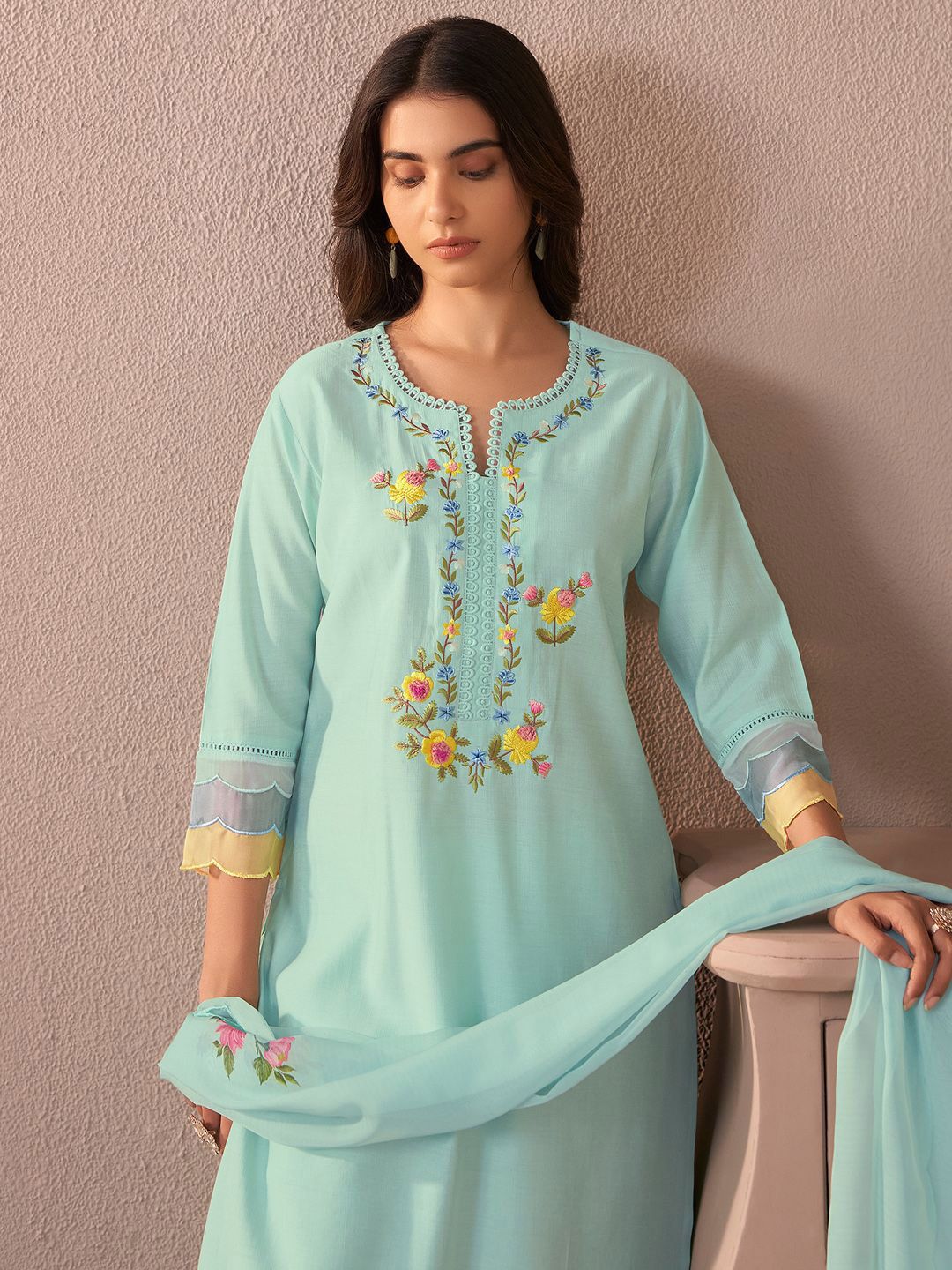 Dhiyona IE Women Floral Embroidered Regular Thread Work Kurta with Trousers & With Dupatta