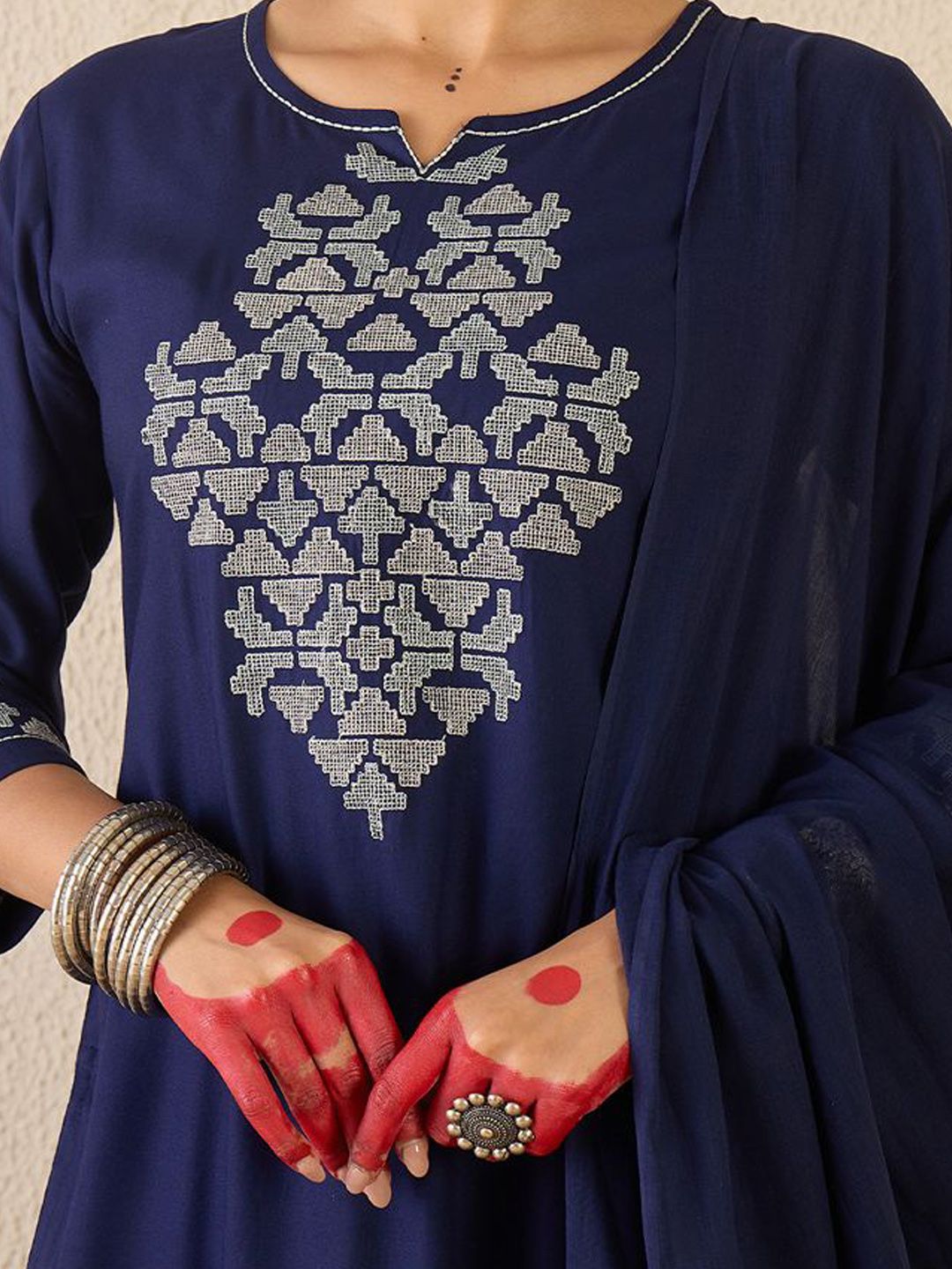 Women Embroidered Regular Thread Work Kurta with Trousers & With Dupatta