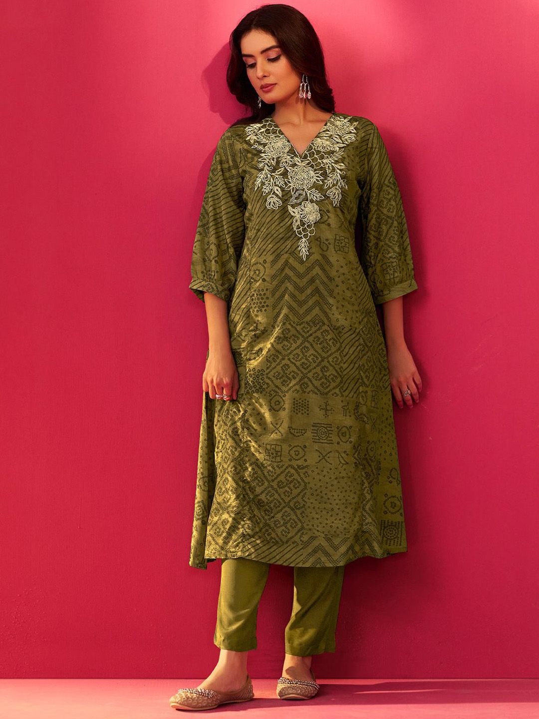 Women Ethnic Motifs Printed Straight Thread Work Kurta with Trousers
