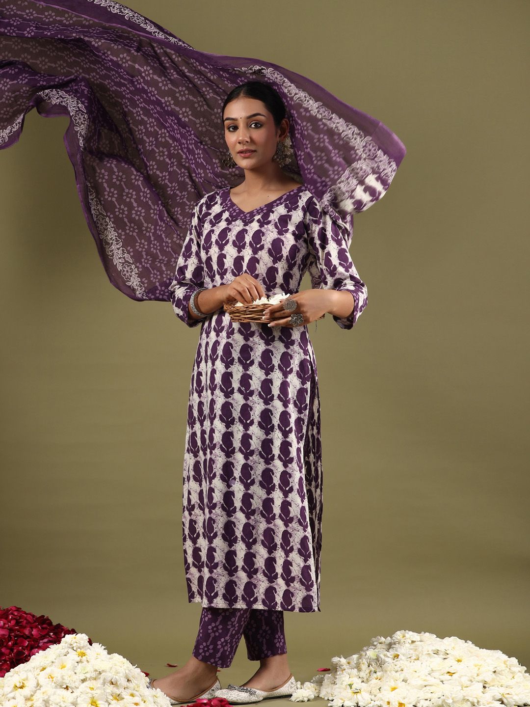 Dhiyona IE V-Neck Paisley Printed Regular Pure Cotton Kurta Set