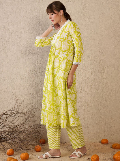 Women Floral Printed Panelled Pure Cotton Kurta with Trousers