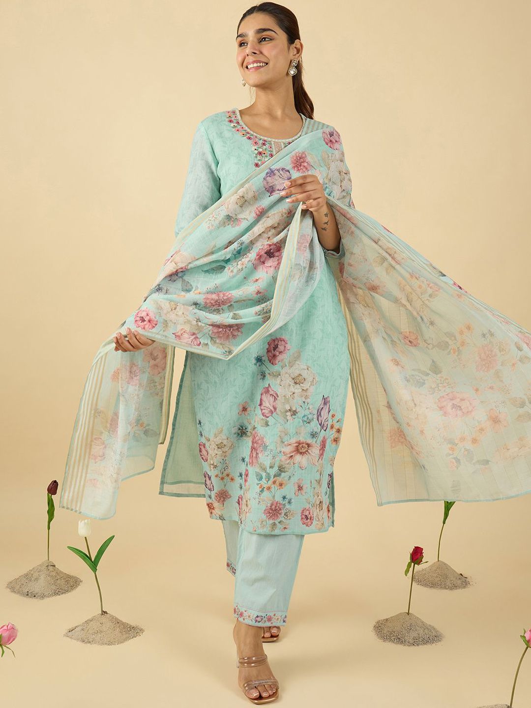Floral Embroidered Linen Thread Work Straight Kurta & Trousers & Dupatta