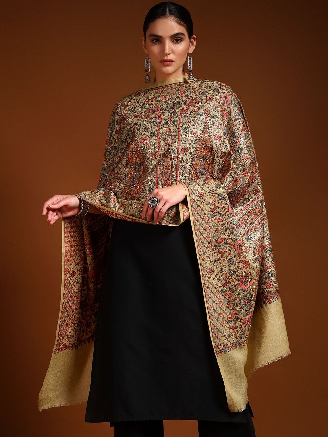 Dhiyona PA Women Floral Embroidered Shawl