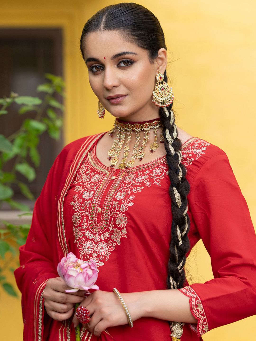 Dhiyona CH Floral Embroidered Thread Work Straight Kurta With Trousers & Dupatta